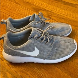 Nike Roshe Sneakers